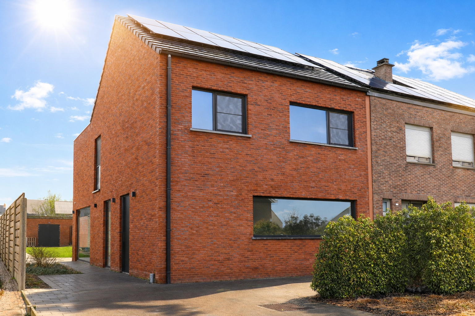 Moderne Rijwoning Met Zonnepanelen