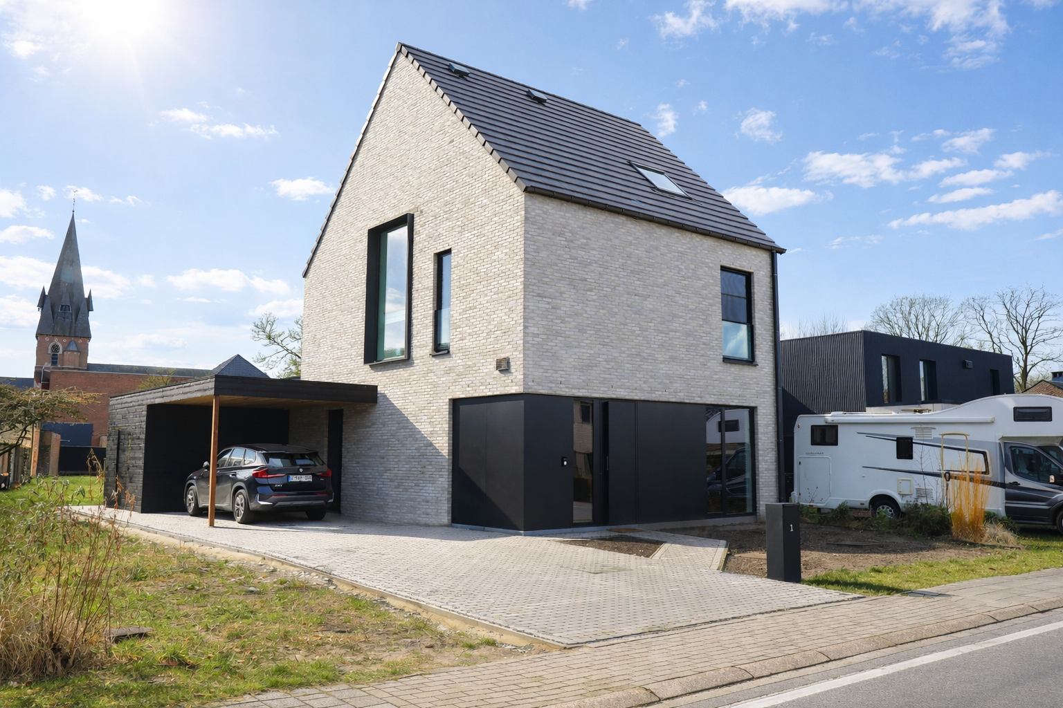 Moderne Woning Met Carport En RV